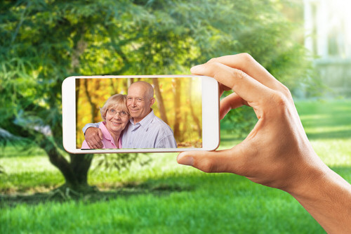 Anziani e social network: fotografia di una società che cambia